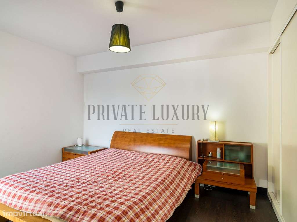 Moradia T4 Contemporânea com Piscina em Caxias-9