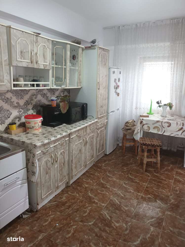 3 camere, mobilat și utilat, centrala proprie, bloc 1989, stradal-18