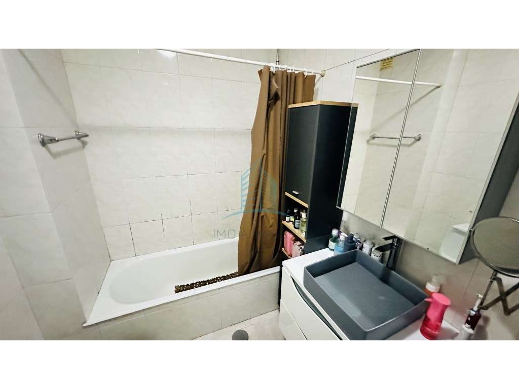 Excelente T2 com Lugar de Garagem e elevador em S. Cosme-7