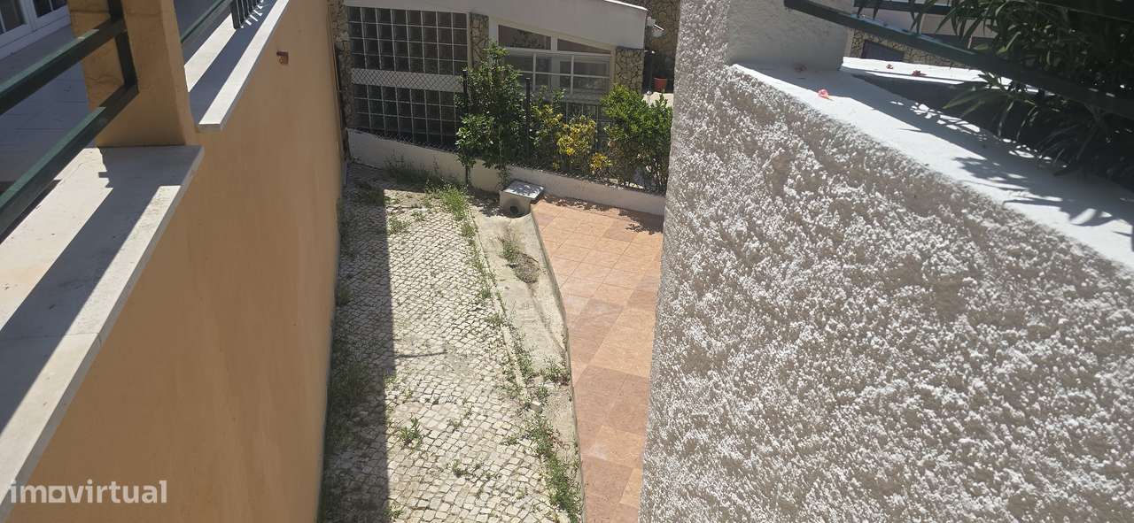 Moradia T4 com piscina-13