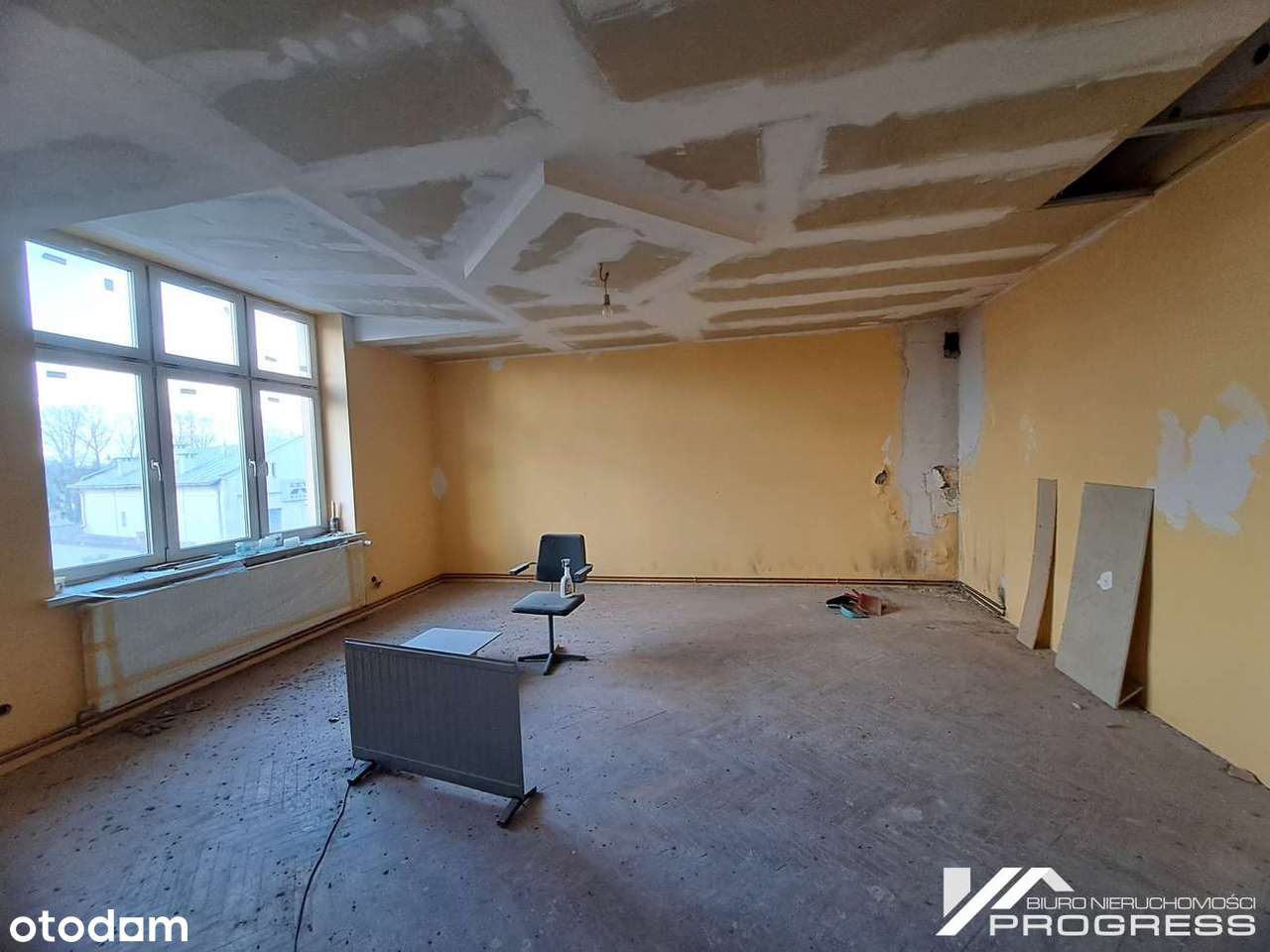 Budynek mieszkalno-usł 1384m2, mieszkalny 239m2, teren 2693m2 KROSNO-7