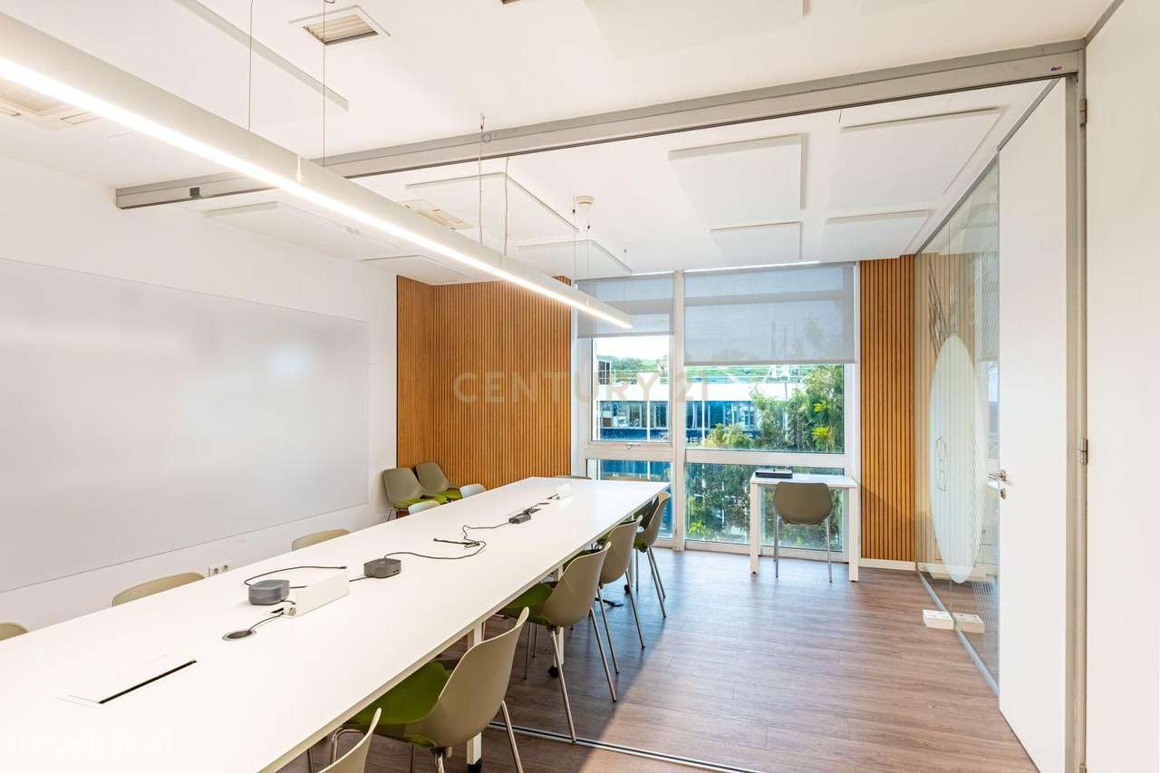 Edifício de escritórios moderno em Carnaxide, Oeiras-17