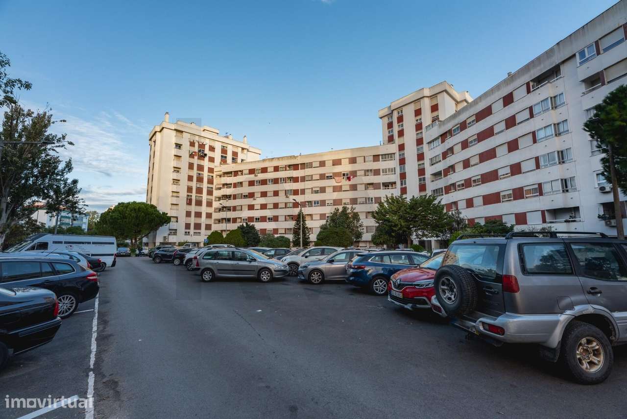 Apartamento T2 totalmente renovado com Suite, Varanda e Arrecadação na-28