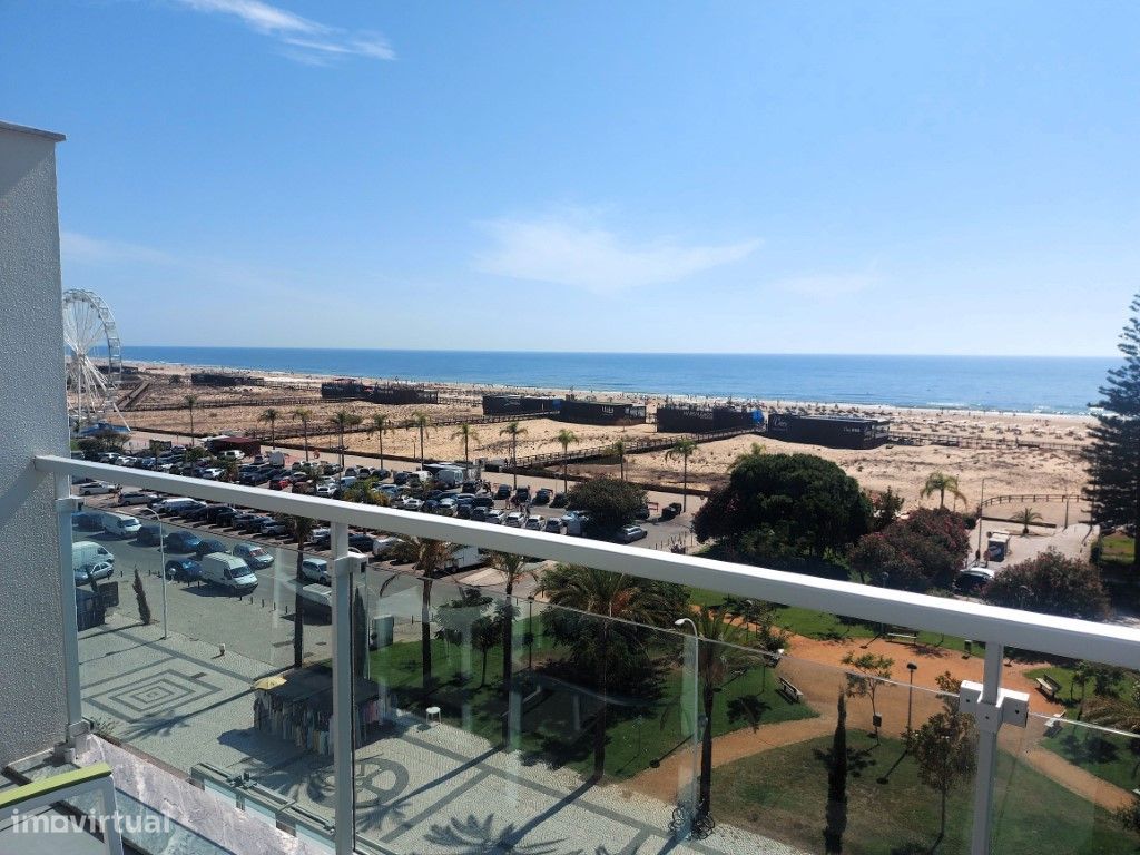 Top floor com terraços e vista para a praia em Monte Gordo