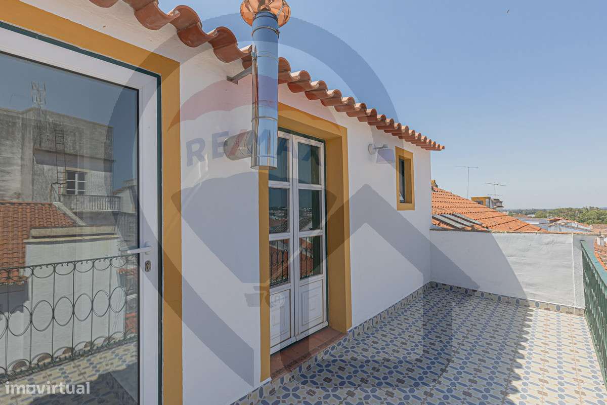 Moradia T3 Renovada no Centro Histórico de Évora – Charme Único-41