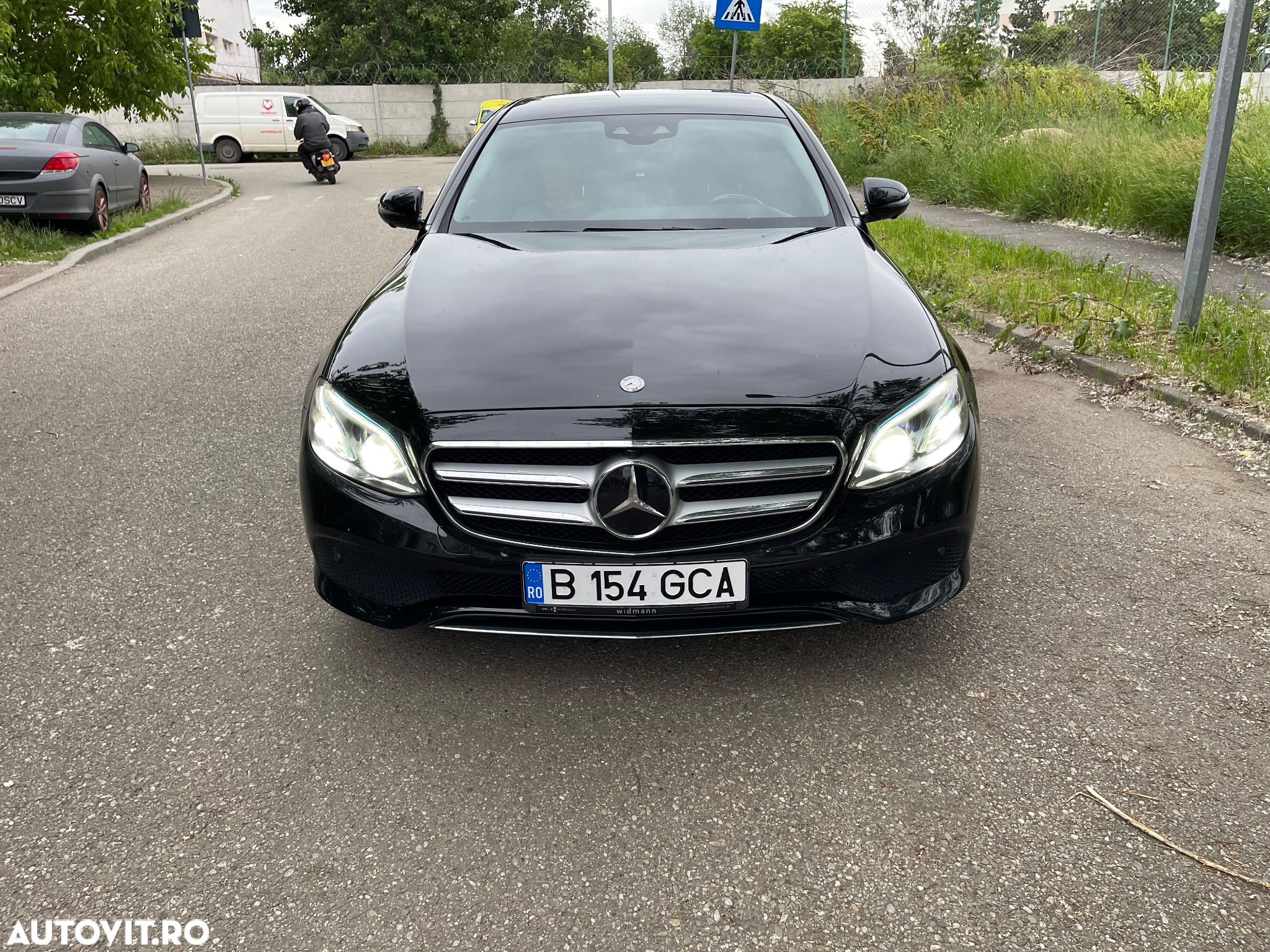 Mercedes-Benz E 220 d 4Matic 9G-TRONIC - 3