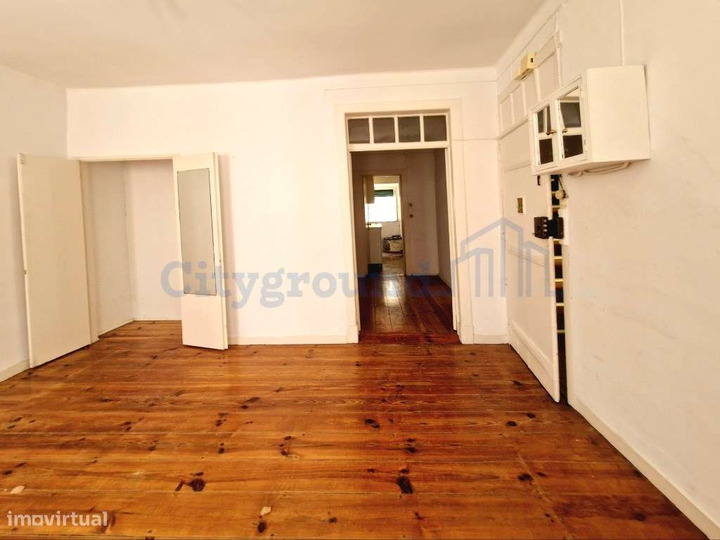 Apartamento T1 no Príncipe Real para reabilitar a seu gosto-2
