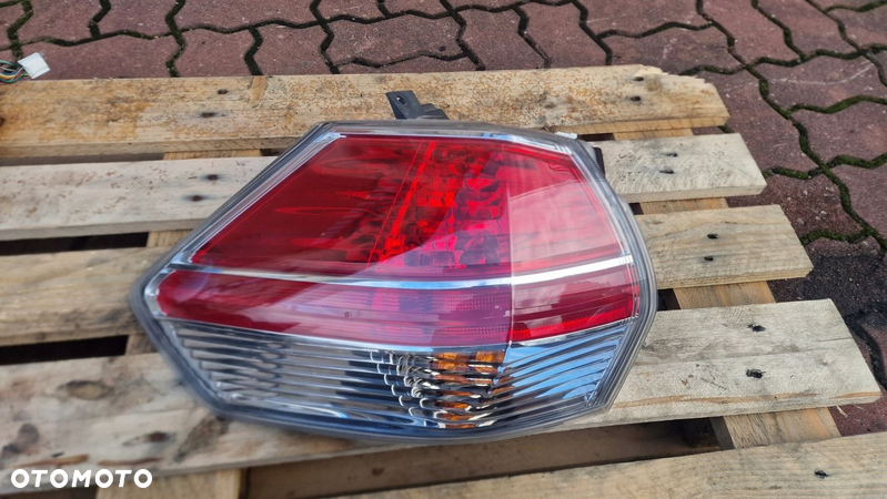 Lampa lewa lewy tył w błotnik Nissan X-Trail T32 - 1