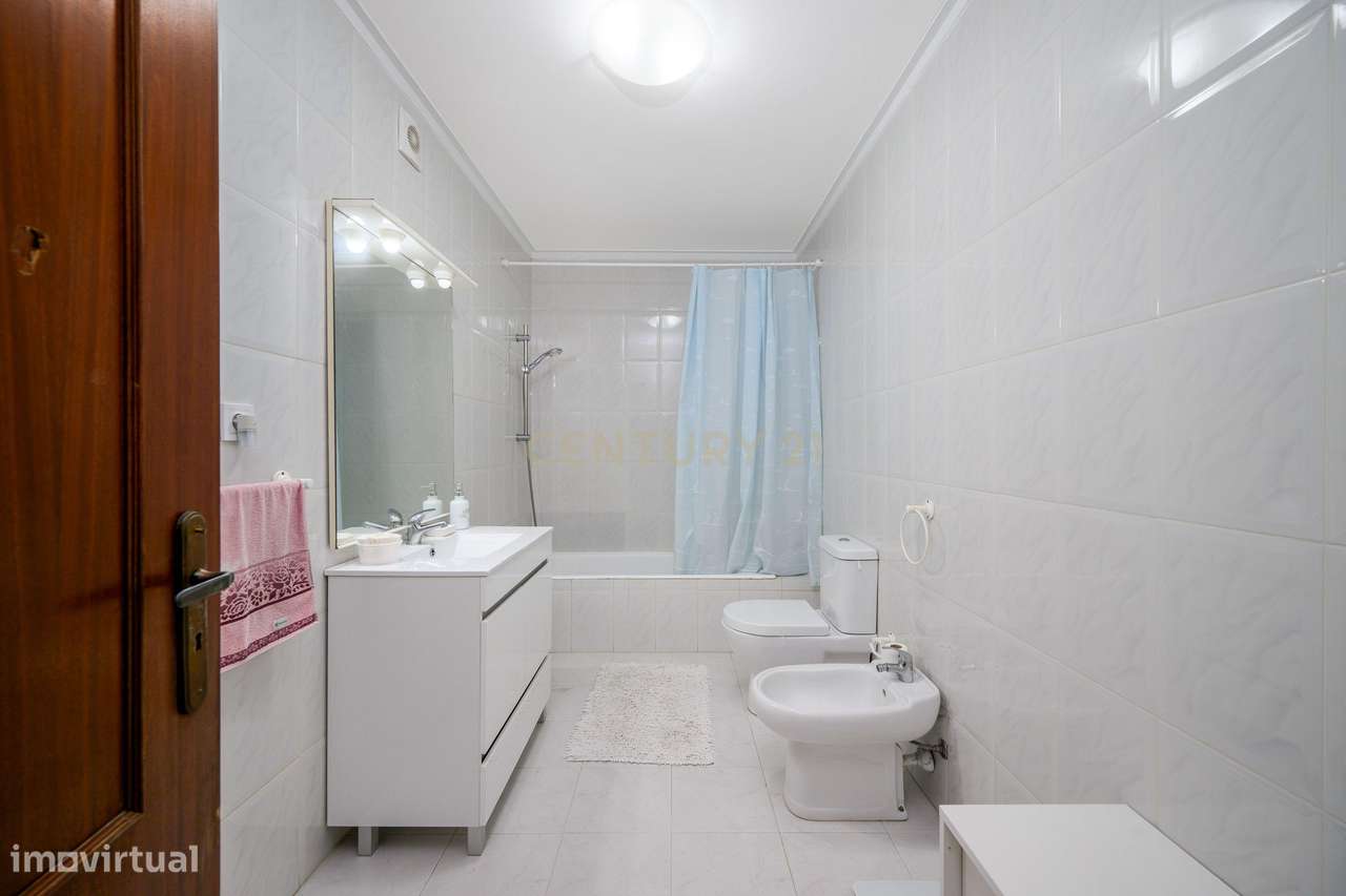 Excelente Apartamento T1 no Centro de Oliveira do Douro – Com Terraço-9