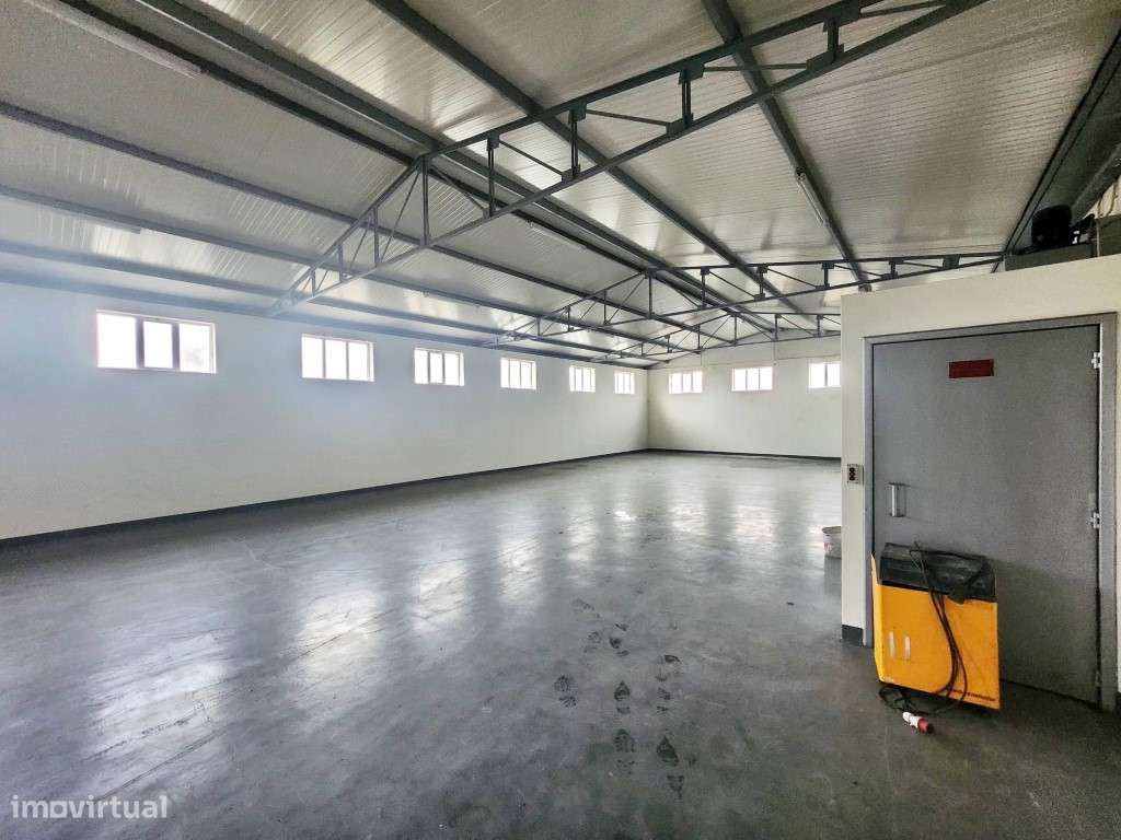 Armazém Renovado com Excelentes Acessos - Grande imagem: 3/27