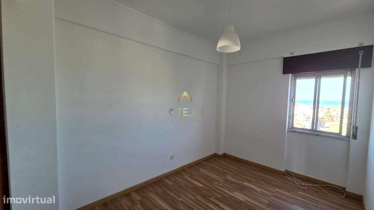 Apartamento T3 com Vista Rio em Sacavém-22