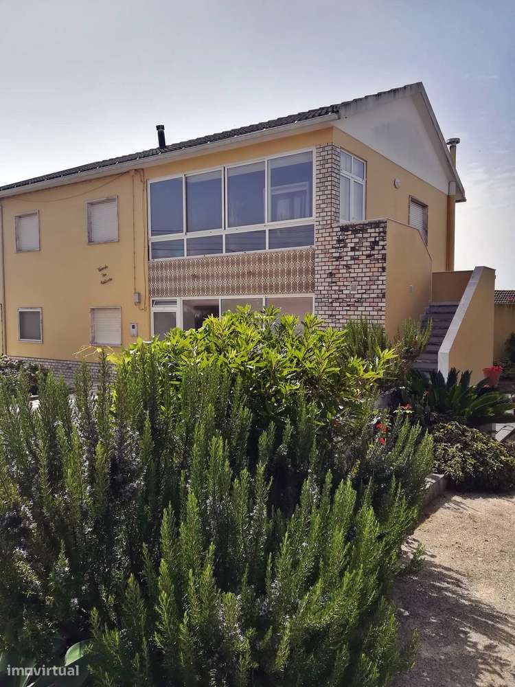 Magnífica propriedade constituída por moradia bi-familiar e armazém.-26