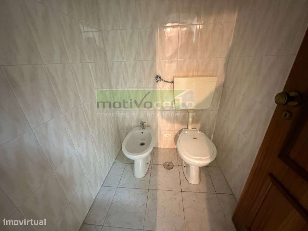 Loja com Saída de Fumos no Casal do Cotão. Excelente Oportunidade e...-7