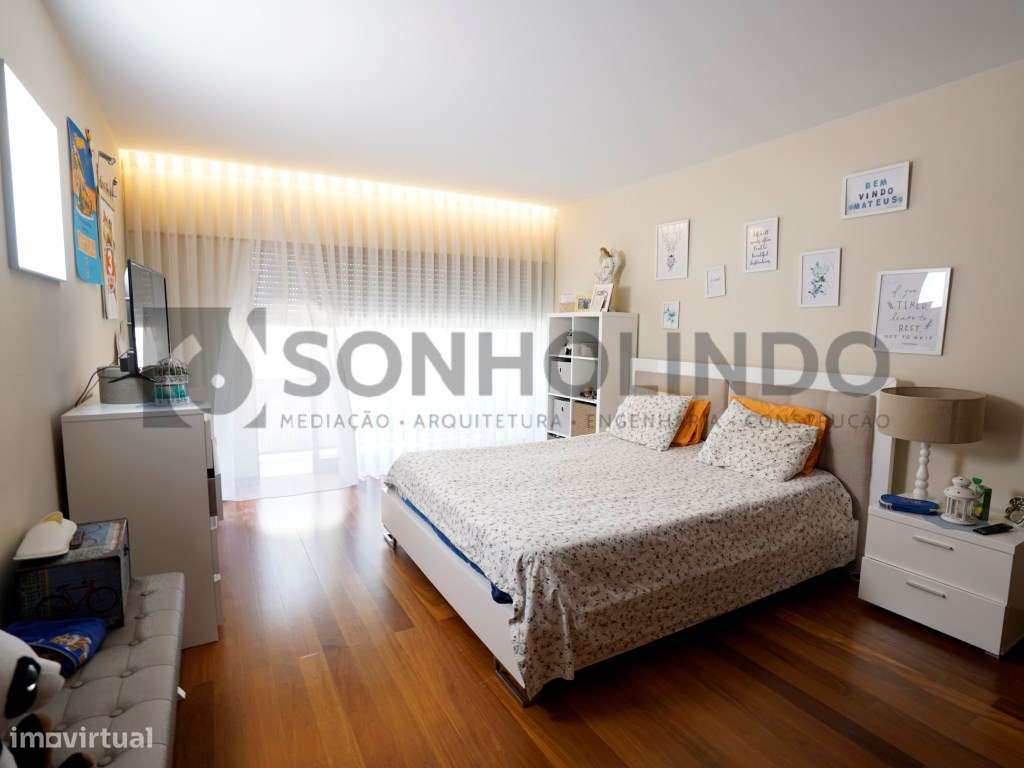 Moradia T4 com piscina de 3 frentes com excelentes áreas, tanto a n...-13