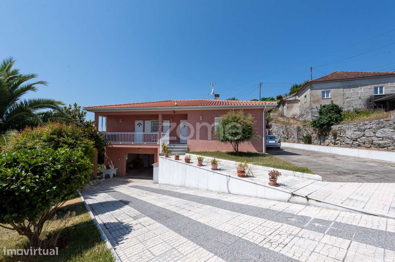 Moradia, 126 m², Padreiro (Salvador e Santa Cristina) - Grande imagem: 2/39