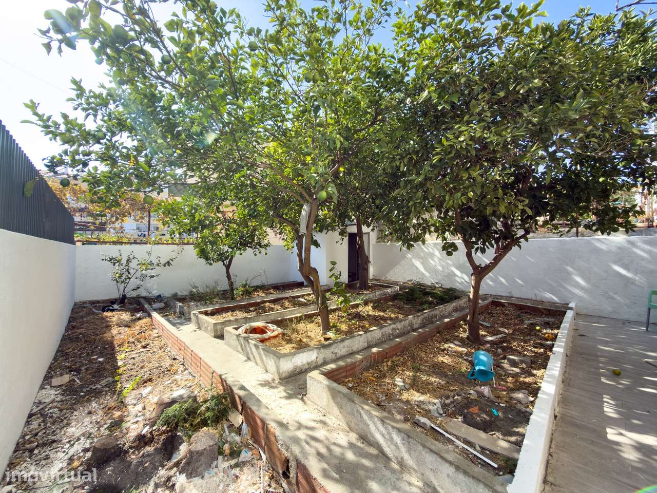 Apartamento T3 com logradouro, totalmente renovado-5