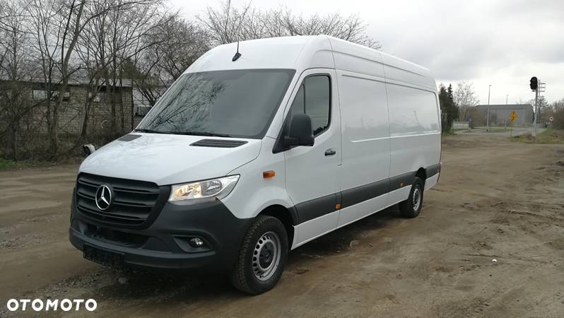 Mercedes-Benz Sprinter - 2