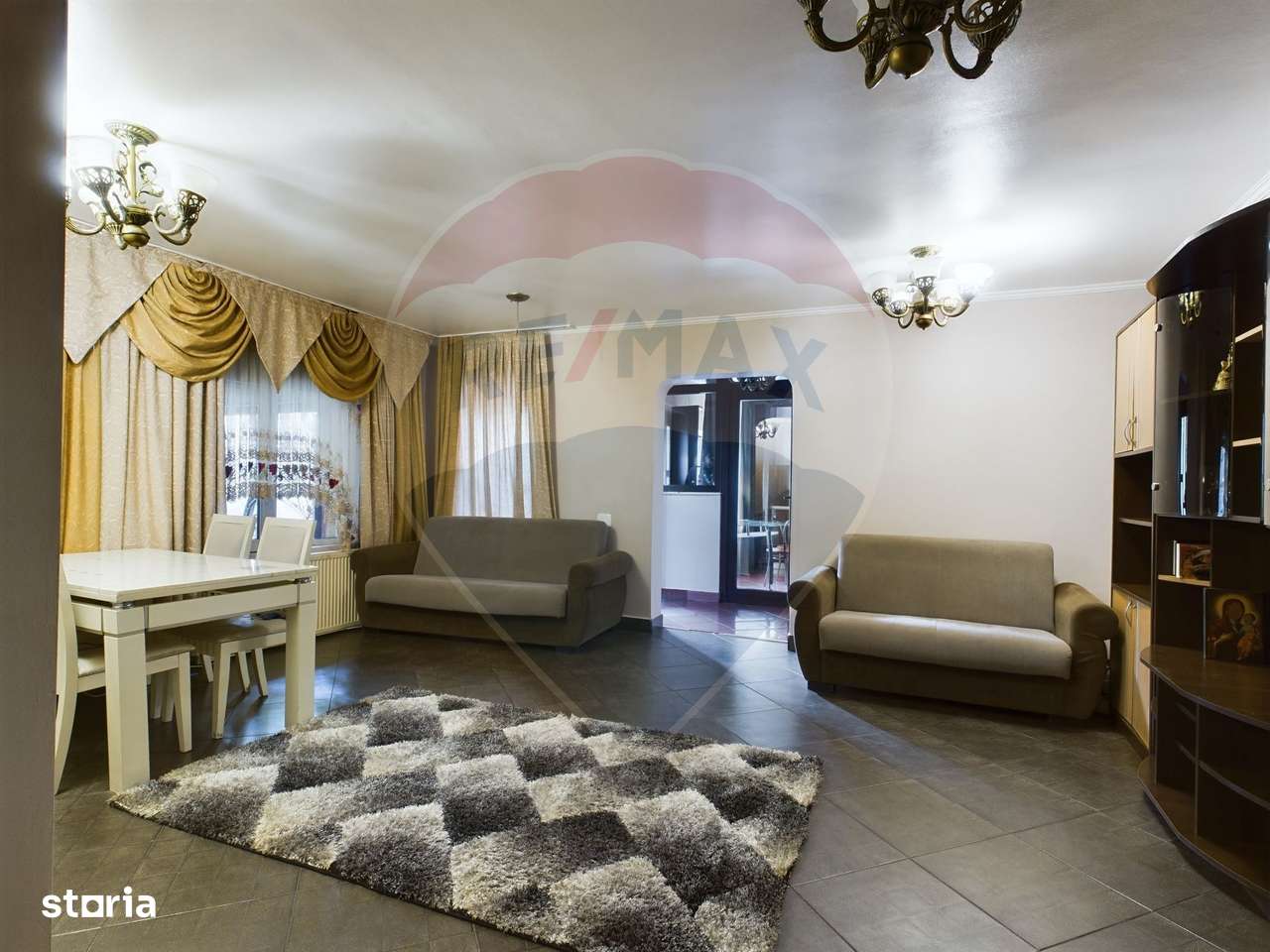 Vand casa cu garaj in Andronache