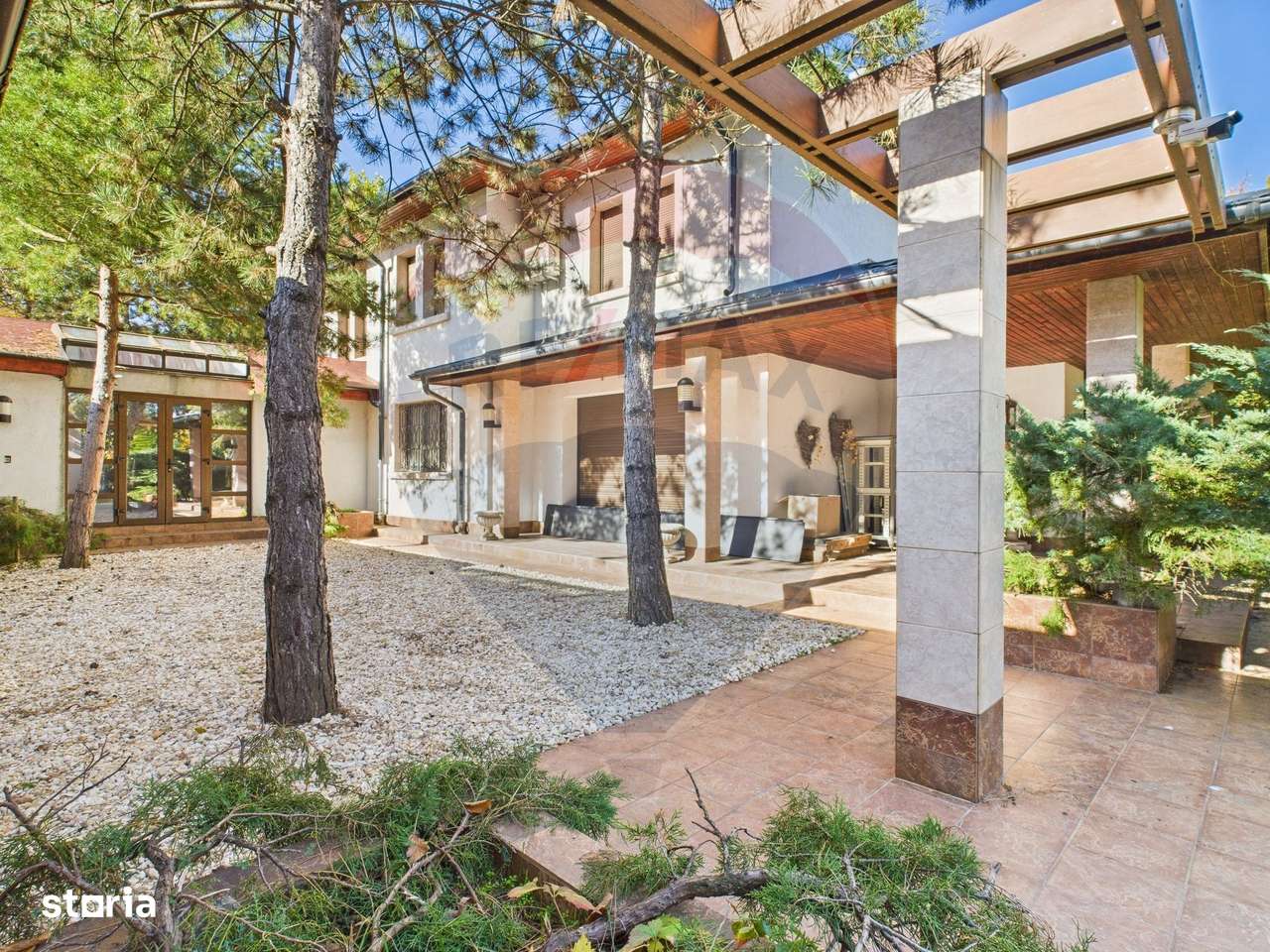 Vilă spectaculoasă în Balotești, curte 5000 mp si piscina interioara - Imagine principală: 2/20
