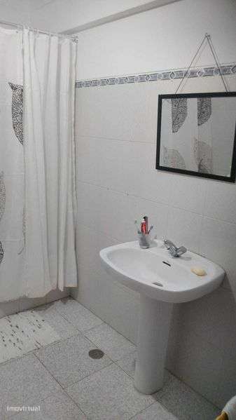 Arrenda-se T2 em muito bom estado - Grande imagem: 5/12