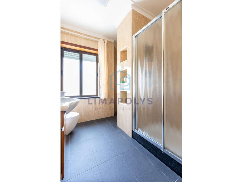 Moradia T4 com Vista Mar a 50m da Praia - Oportunidade Única!-22