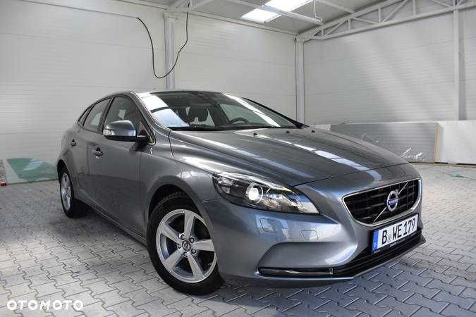 Volvo V40 T2 Momentum - 6