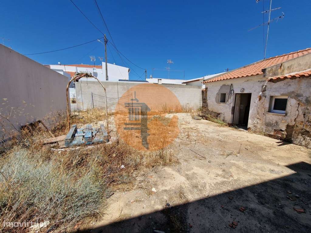 Moradia T3 para Remodelação Total no Coração do Azinhal - Grande Po...-12