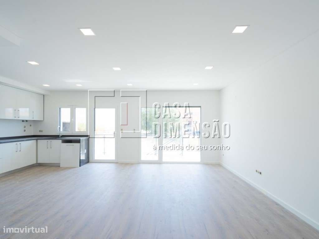 Moradia T2 em construção localizada na zona de Vale de Milhaços, co... - Grande imagem: 4/35