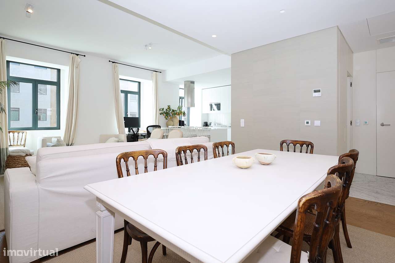 Apartamento T2 - Junto à Av. Liberdade - Totalmente Mobilado - Garagem-10