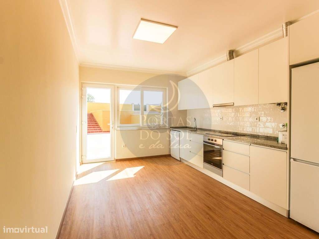 Moradia V3 c Pátio e Estacionamento em Condomínio. - Grande imagem: 4/24