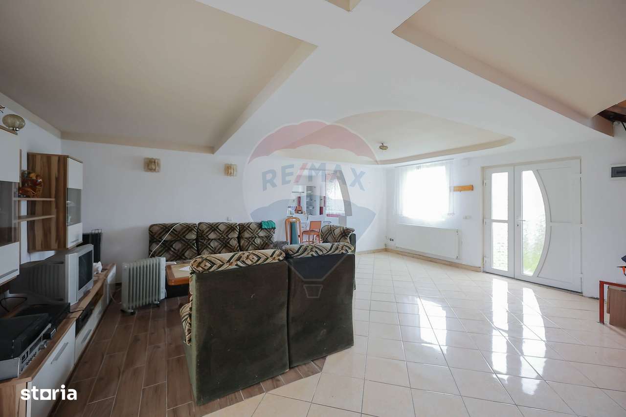 Casă cu etaj, 5 camere, de vânzare, în zonă turistică, Vadu Crișului - Imagine principală: 4/19