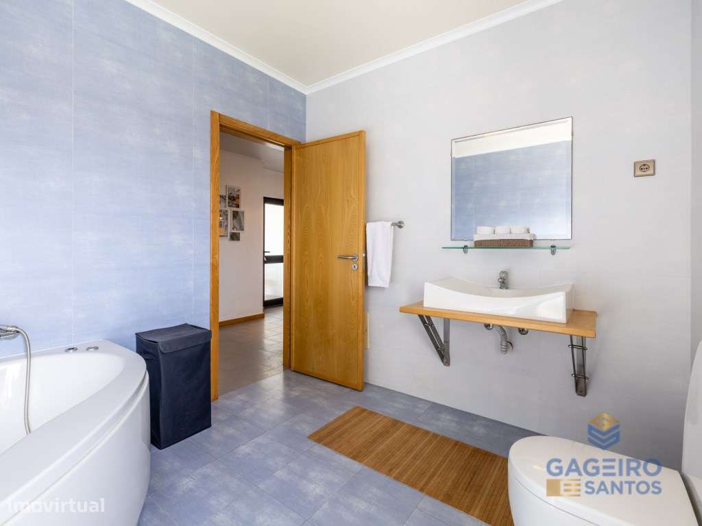 Espaçoso apartamento T3 com terraço privativo - São Martinho do Porto-13