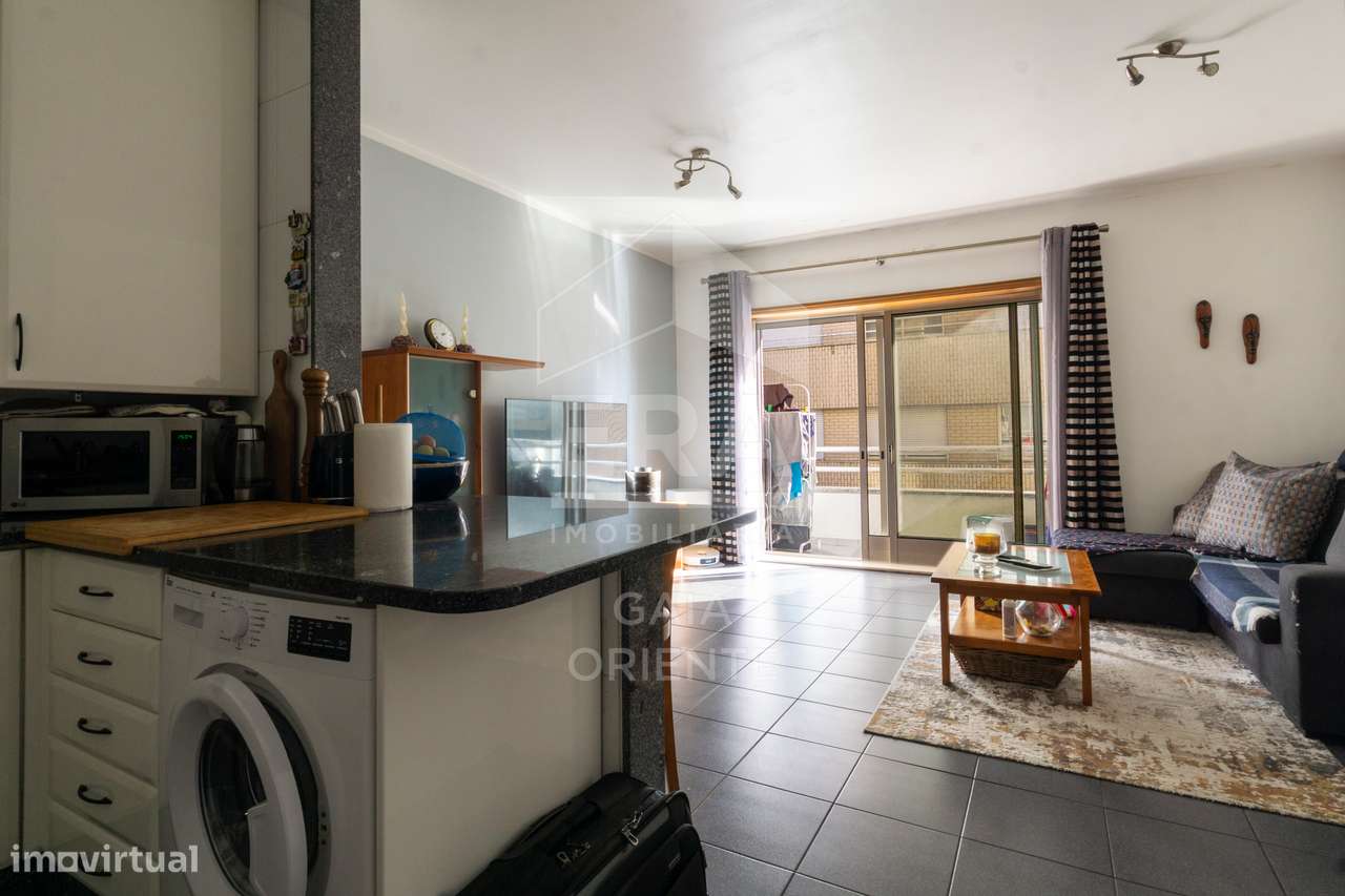 T2 com garagem e varanda junto à N1 – Seixezelo-10