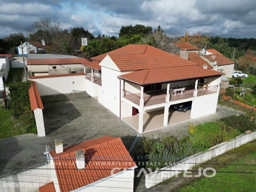 Moradia T3 com vistas deslumbrantes para o Lago Castelo de Bode - Grande imagem: 2/60