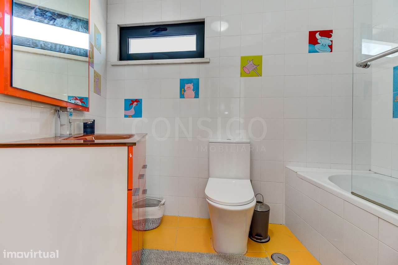 Moradia com 170 m², jardim, zona de barbecue e estacionamento para dua-38