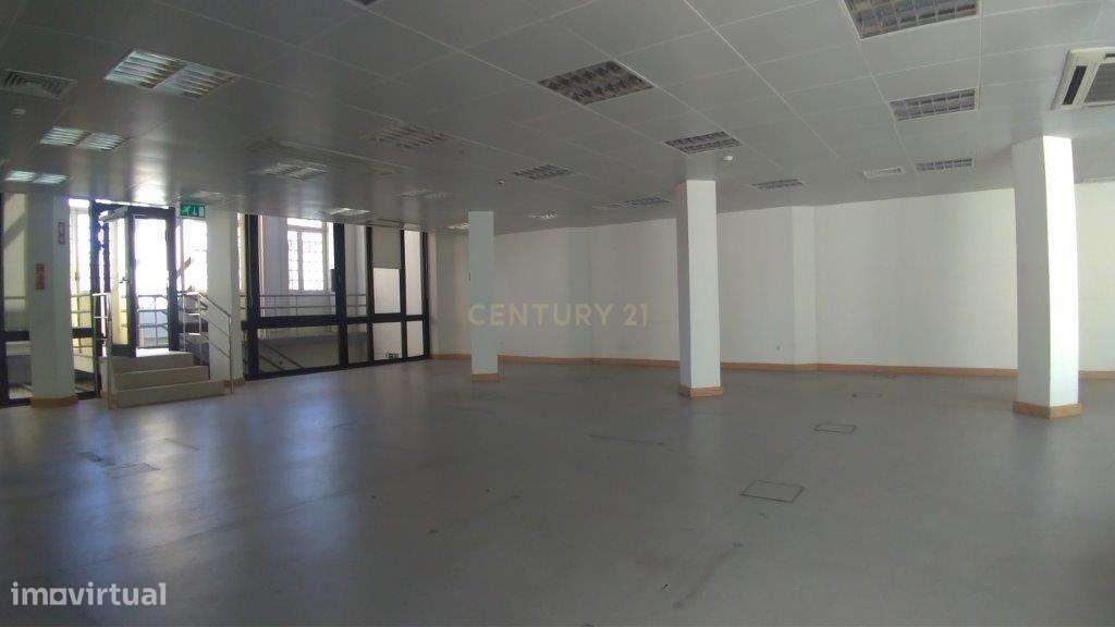 Prédio destinado a Comércio e Serviços - Vila Real - Grande imagem: 2/12