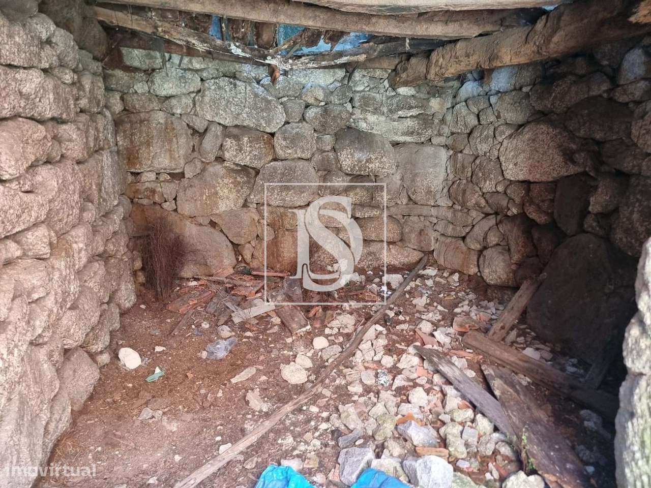 Moradia Em Pedra Para Restauro-5