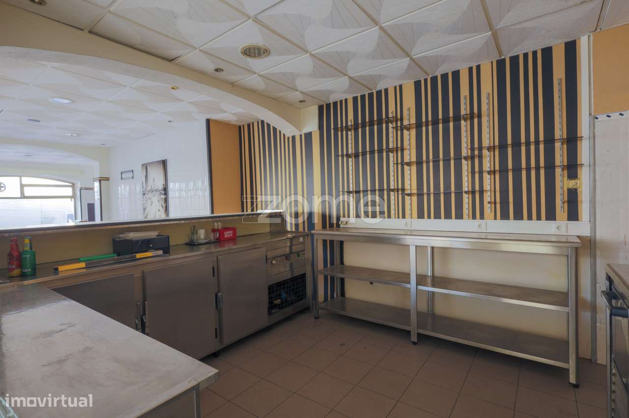 Loja de 175m2 com saída de fumos no Cacém. - Grande imagem: 5/20