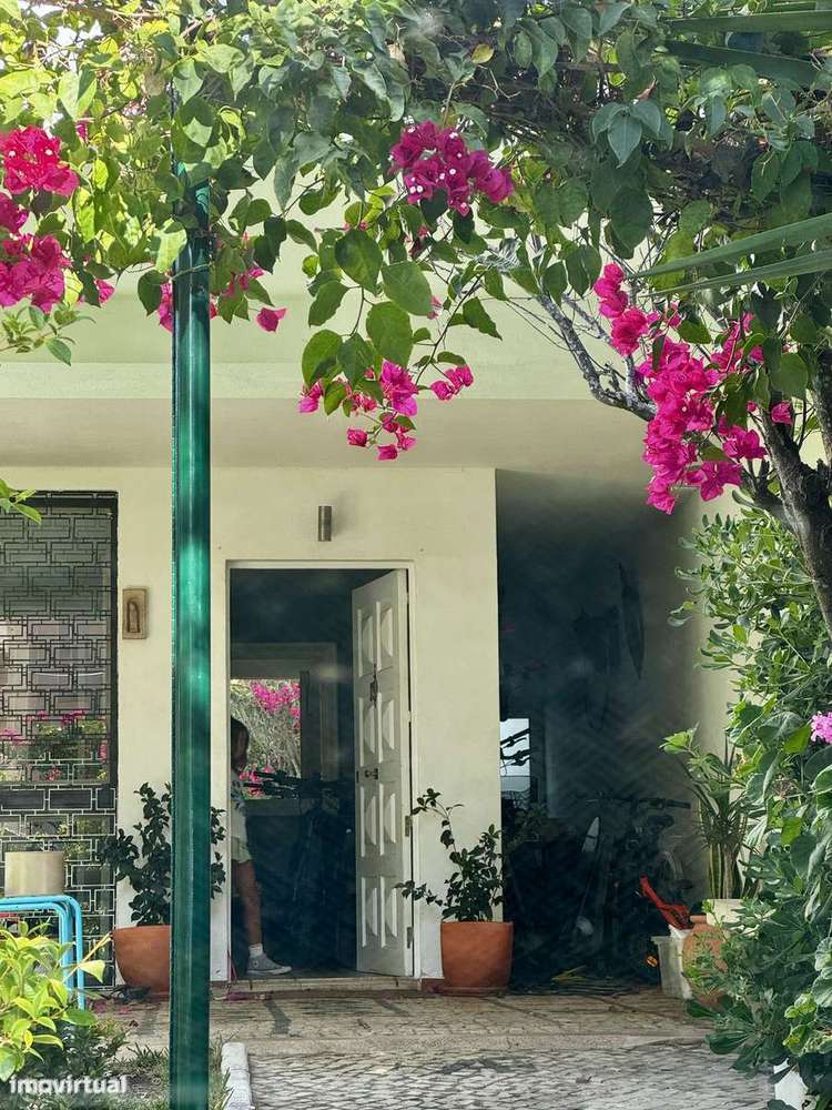 Moradia T4+1 para remodelação Gandarinha em Cascais-12