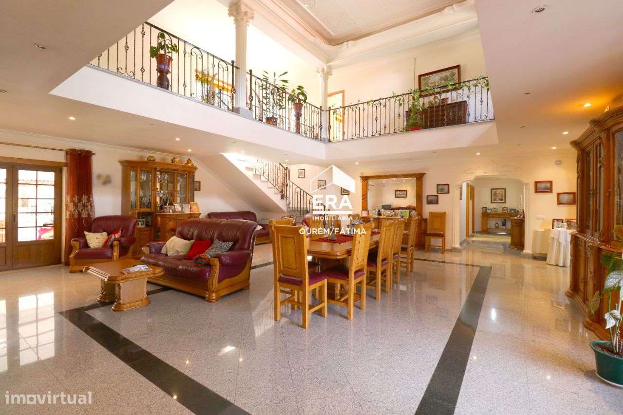 Moradia T5 localizada em Gondemaria, Ourém - Grande imagem: 2/39