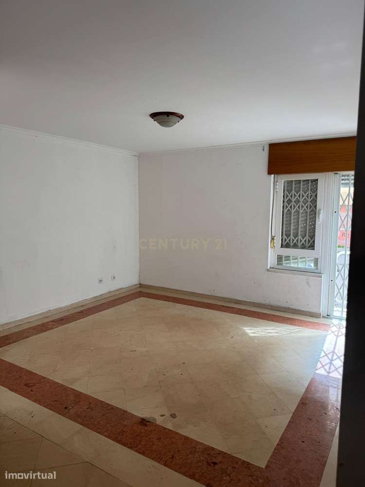 ✨ T2 na Caparica com Potencial de Valorização | Excelente Oportunidade - Grande imagem: 3/7