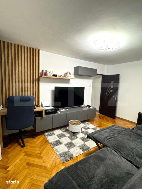Apartament de vanzare, cu 3 camere, decomandat, etaj 1, zona Tractorul - Imagine principală: 1/8