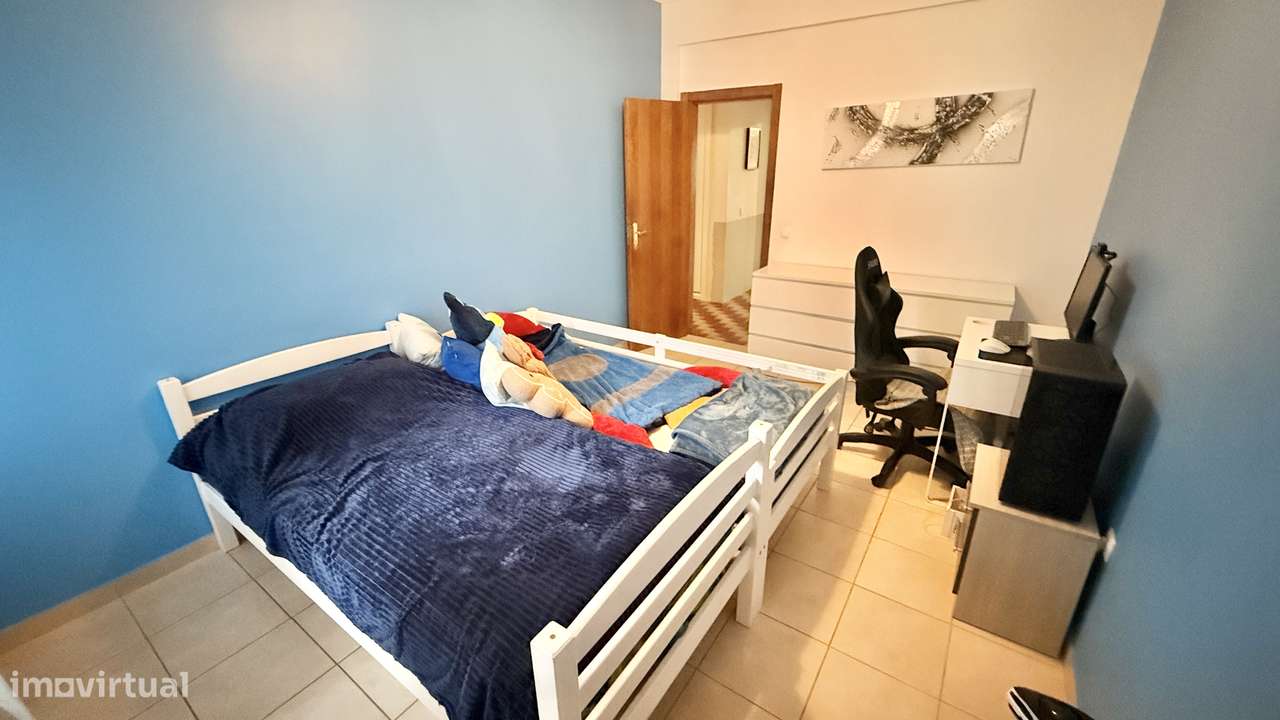 Apartamento T2 espaçoso com 2 varandas, próximo de tudo!-9
