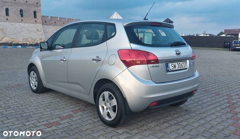 Kia Venga - 11