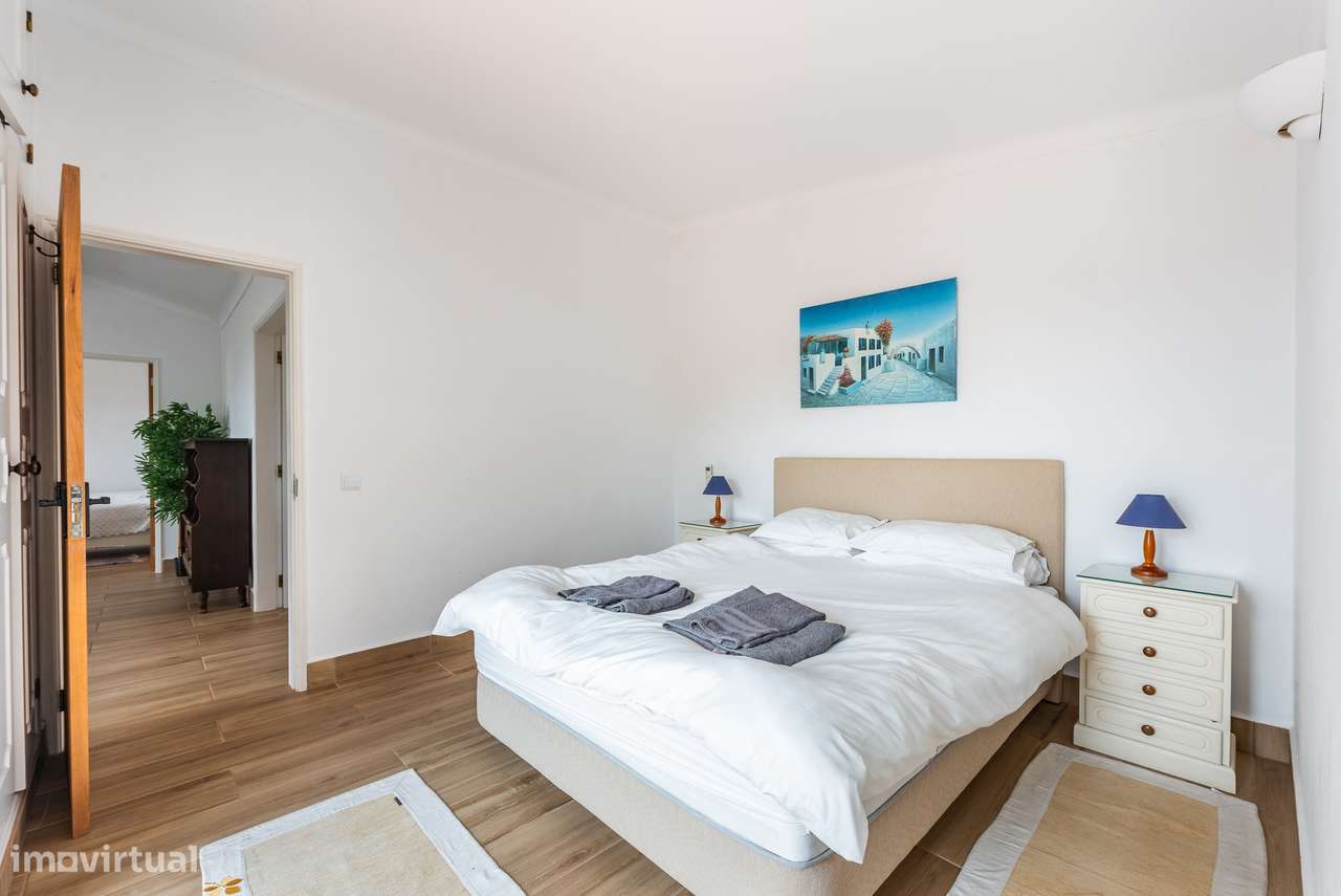 Villa com frente ao golfe e vista para o mar e piscina privada no Sant-23