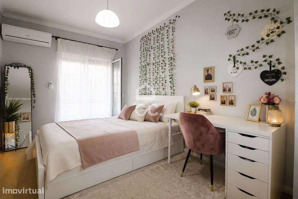 Apartamento T3 usado com 2 wc´s, varanda e ar-condicionado no Avelar.-7