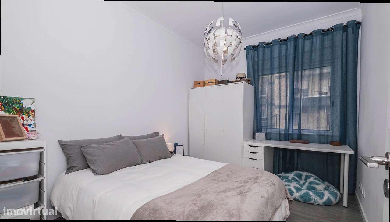 T2 com varanda, ar condicionado e mobília em Amora - Grande imagem: 2/24