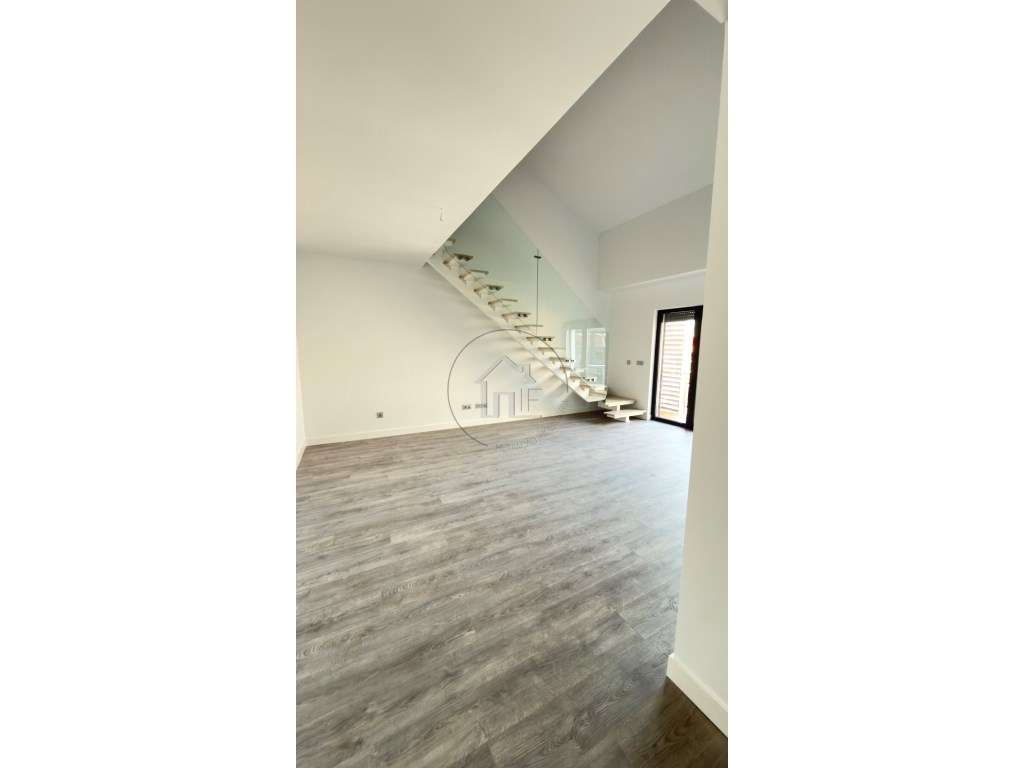Apartamento T2 Duplex Novo Pinhal Novo - Grande imagem: 4/34