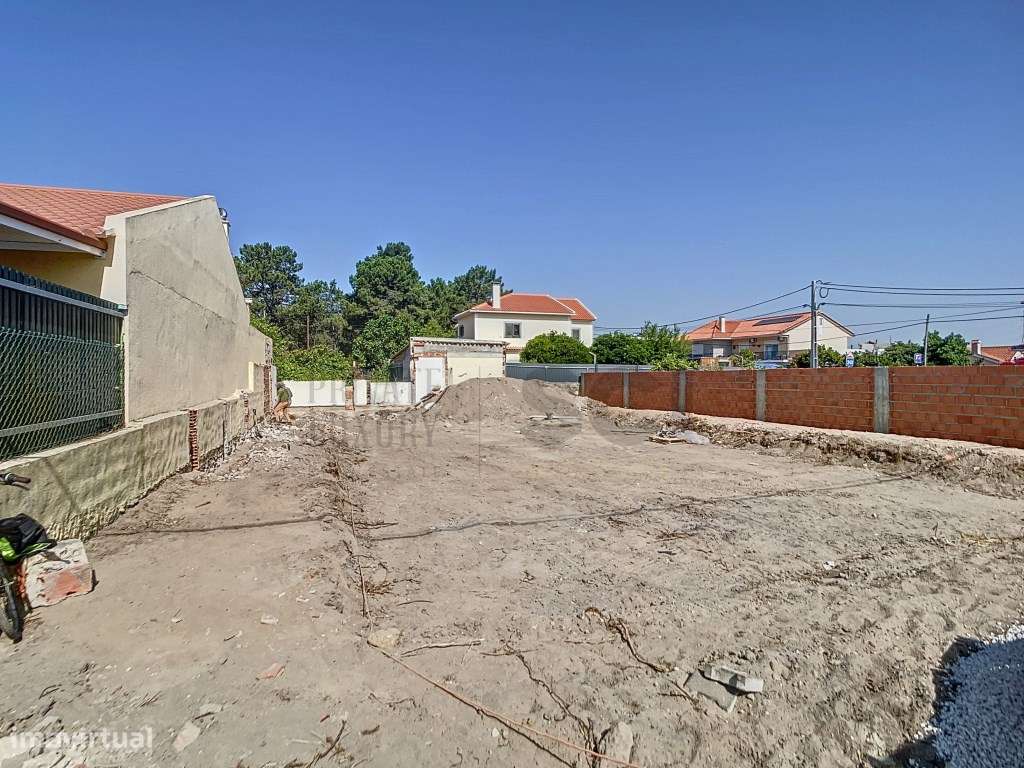 Moradia Térrea independente T3+1 em Fernão Ferro, boas áreas-33