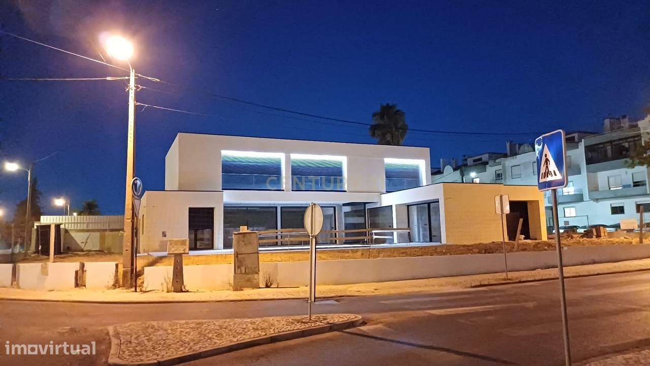 Moradia T5 de Luxo na Marisol, sustentável com Piscina e Jardim. - Grande imagem: 4/33